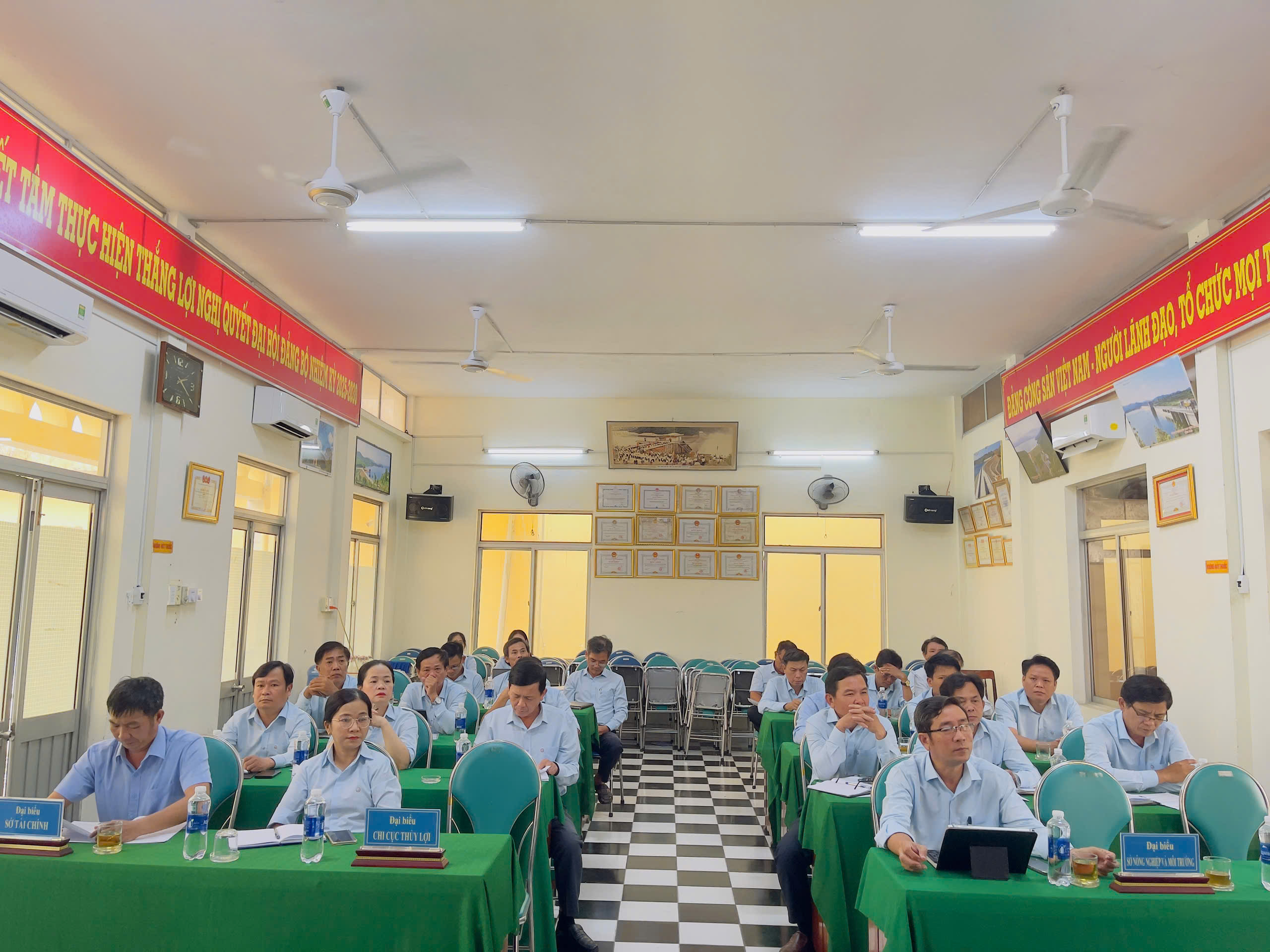 CÔNG TY TỔ CHỨC HỘI NGHỊ SƠ KẾT 06 THÁNG ĐẦU NĂM VÀ TRỂN KHAI NHIỆM VỤ 06 THÁNG CUỐI NĂM 2026-Công ty TNHH MTV Khai Thác Công Trình Thủy Lợi Quảng Ngãi